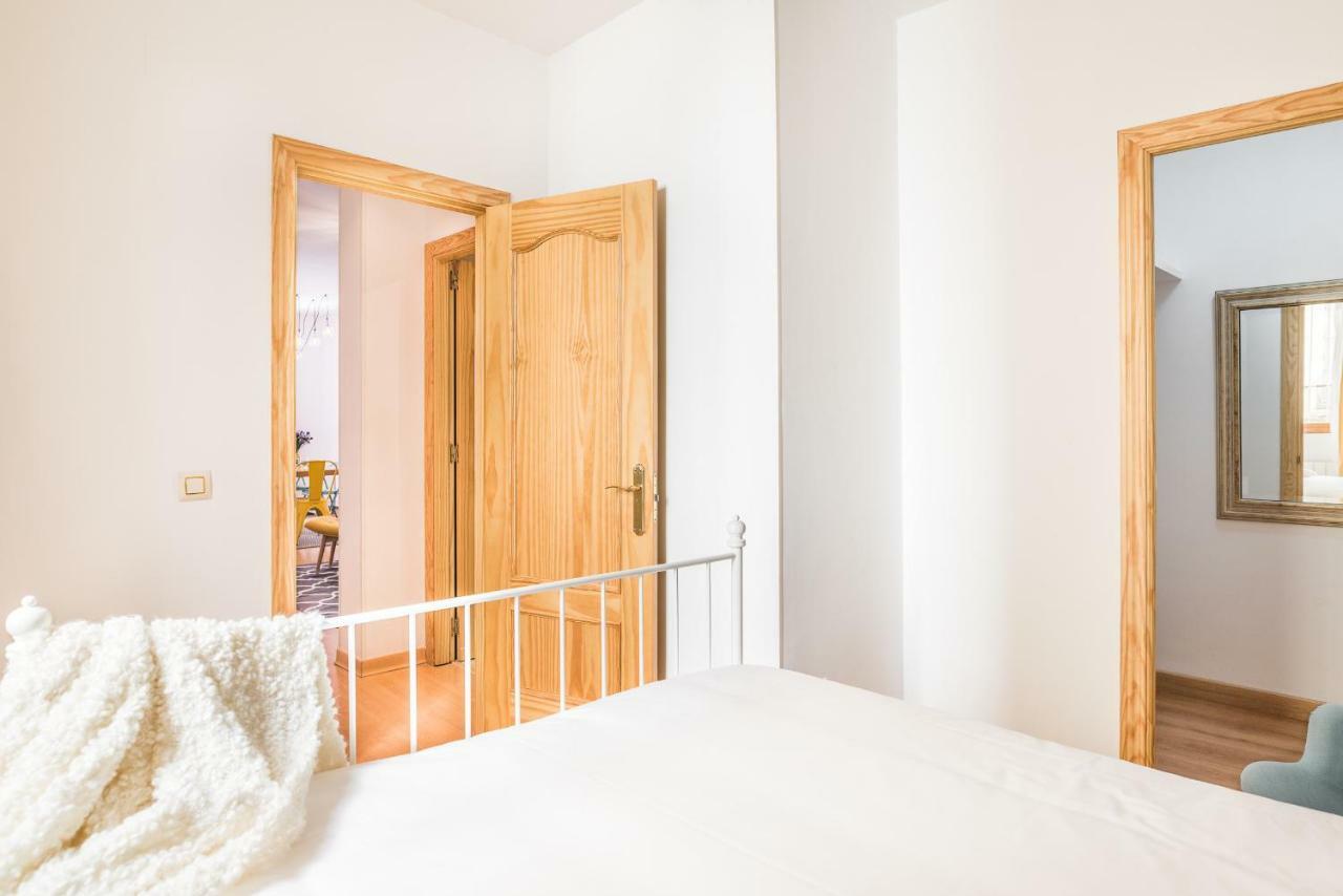 Bnbholder Amazing Vibes Sol Apartment Madrid Bagian luar foto